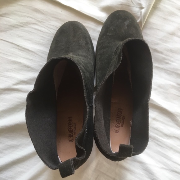 Moss green suede booties (re-posh) - Picture 5 of 6